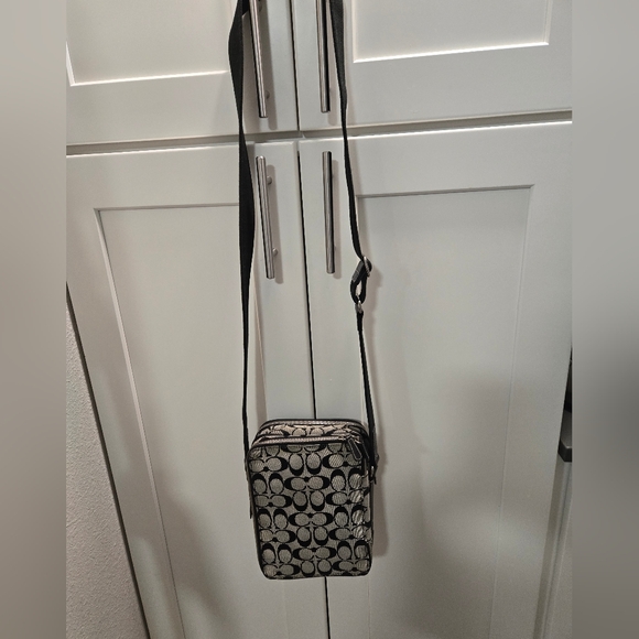 Coach Signature Canvas Monogram Crossbody Messenger bag w/ 3 Zip Compartment - Picture 2 of 16